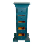 Free standing set of draws